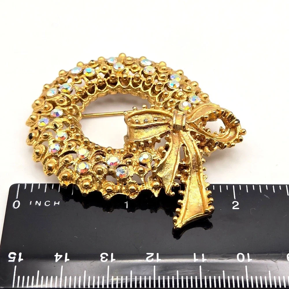 Vintage Tancer II Gold Tone Wreath Brooch AB Crystal‎ Rhinestones Bow Christmas